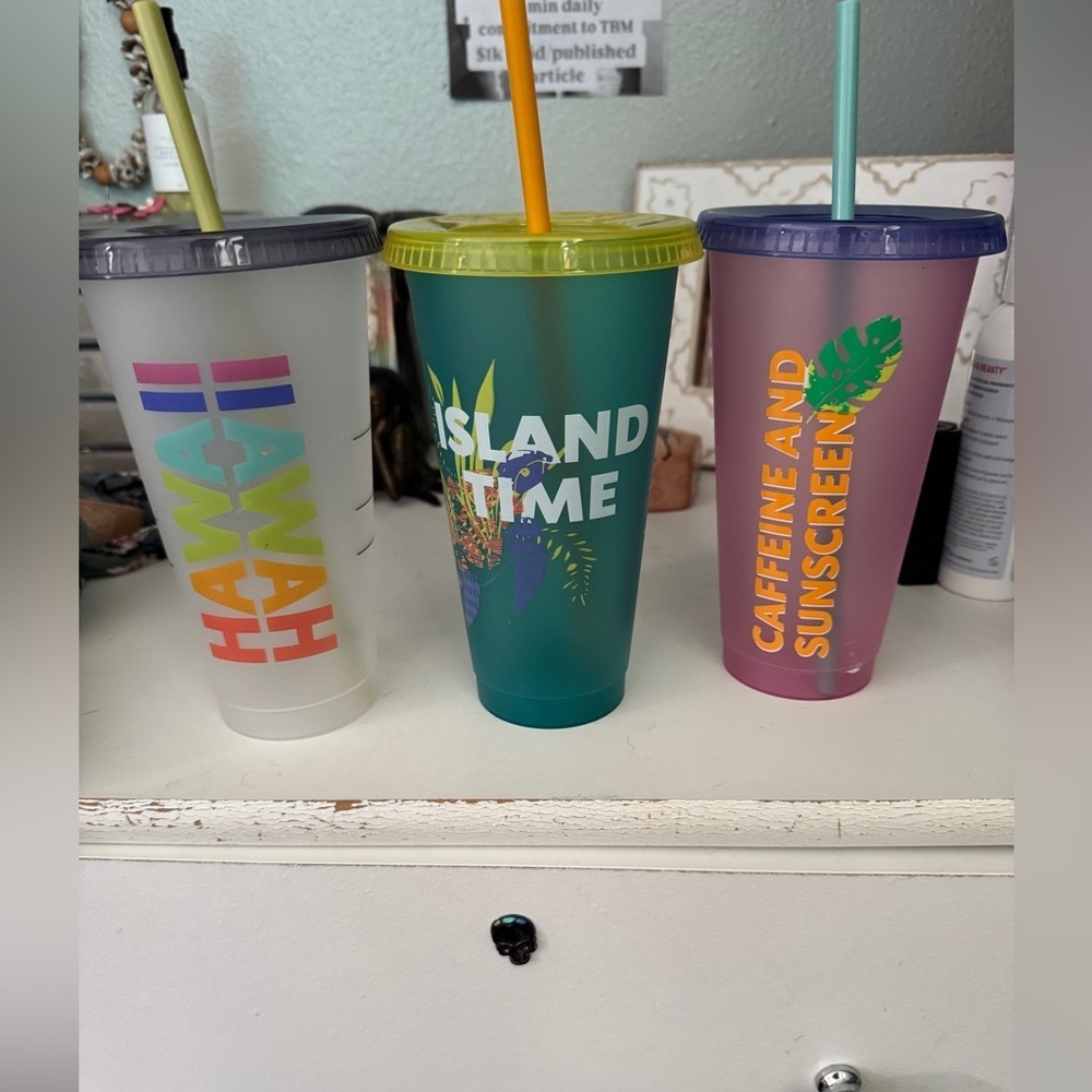 4/$25 Like new Starbucks cold cups bundle of 3